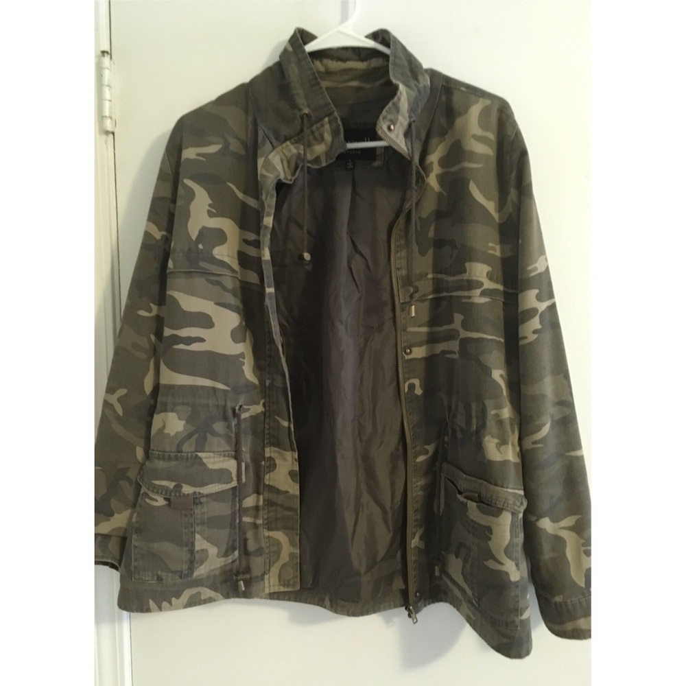 Zip up Camo Jacket